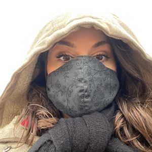 Meet your Posher, Tee